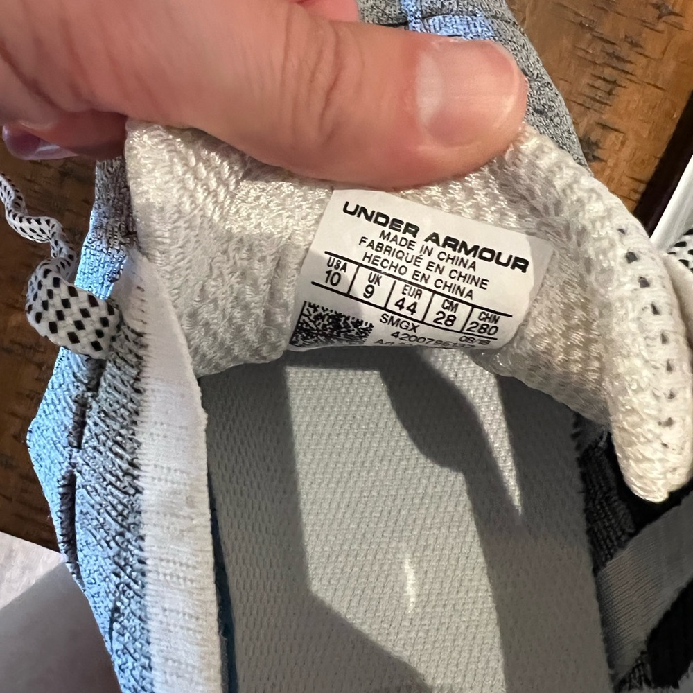 Under Armour Running Shoes - Picture 5 of 5